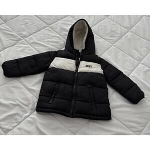 Nike Unisex Sz 3 Year Old Black & White Puffer Hooded Zip Up Jacket Pockets